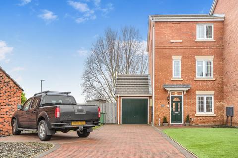 4 bedroom end of terrace house for sale, Water Avens Way, Farriers Park