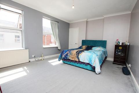 3 bedroom terraced house for sale, Regent Street, Kettering, Northamptonshire, NN16