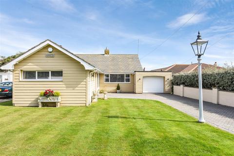 3 bedroom detached bungalow to rent, East Bracklesham Drive, Bracklesham Bay