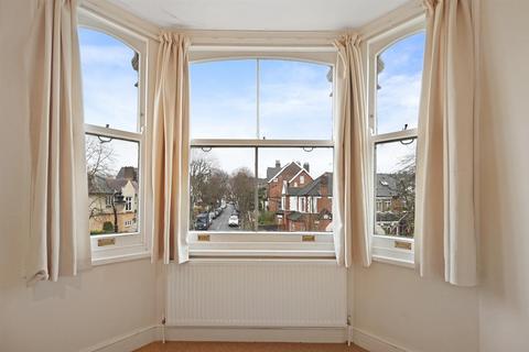 2 bedroom flat for sale, Heathfield Road, London