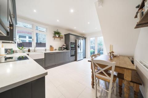 37 Waldron Road, London, SW18 3TB