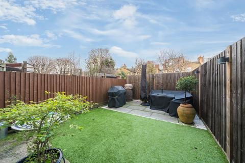 37 Waldron Road, London, SW18 3TB