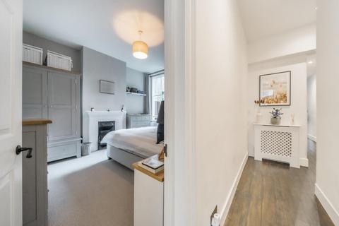37 Waldron Road, London, SW18 3TB