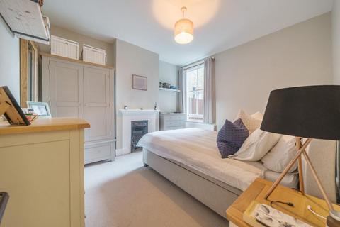 37 Waldron Road, London, SW18 3TB