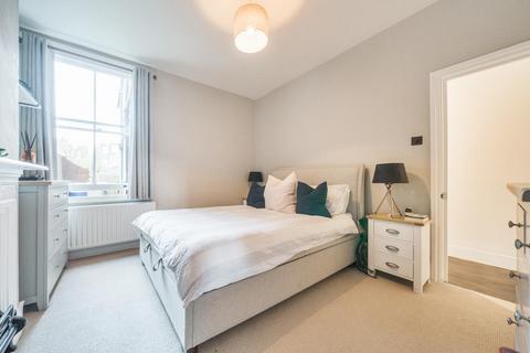 37 Waldron Road, London, SW18 3TB