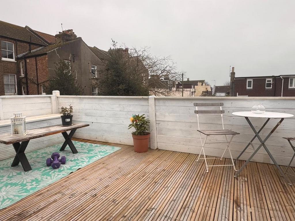 Roof Terrace 2.jpg