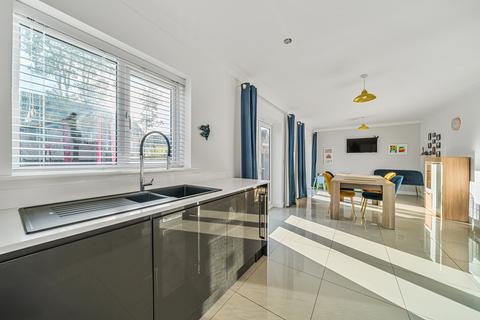4 Halletts Road, Monkton Heathfield, Taunton, TA2 8FJ