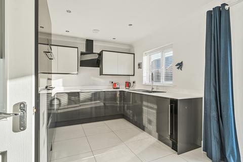 4 Halletts Road, Monkton Heathfield, Taunton, TA2 8FJ