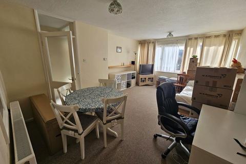 2 bedroom flat to rent, Pentlands Court, Cambridge