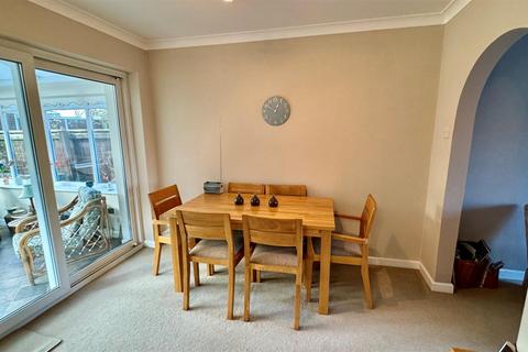 10 Chestnut Close, Braunton, EX33 2EH