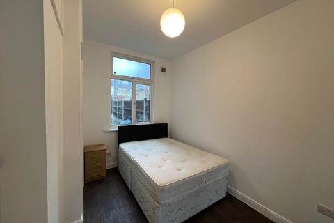 Studio to rent, Cedars Avenue, Walthamstow, London