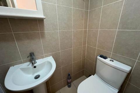 Studio to rent, Cedars Avenue, Walthamstow, London