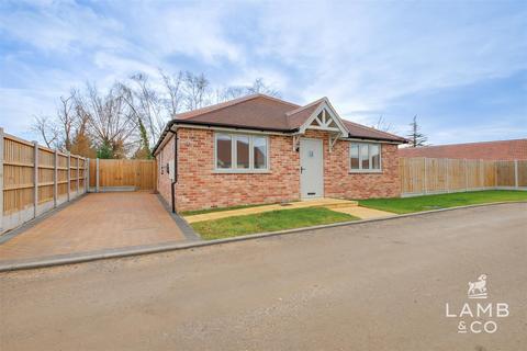 2 bedroom detached bungalow for sale, Madeleine Gardens, Great Holland CO13