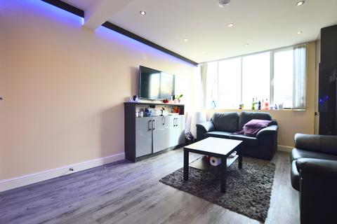 4 bedroom apartment to rent, Montpellier Terrace, Cliff Road, Hyde  Park, Leeds, LS6, Hyde Park  LS6