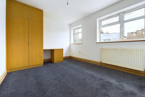 2 bedroom semi-detached house to rent, Inverness Road