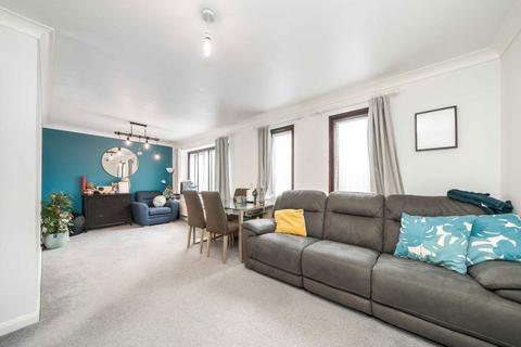 2 bedroom flat for sale, Hook Road, Surbiton KT6