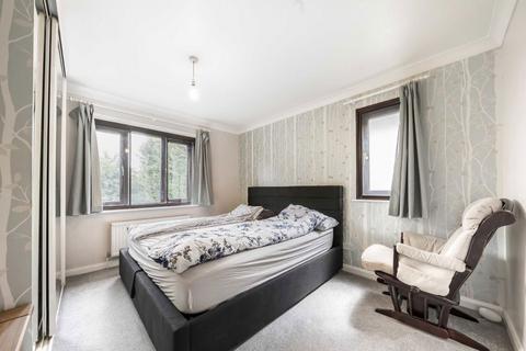 2 bedroom flat for sale, Hook Road, Surbiton KT6