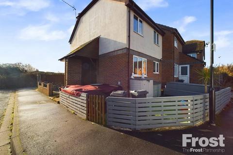 1 bedroom end of terrace house for sale, Appleby Gardens, Feltham, Middlesex, TW14