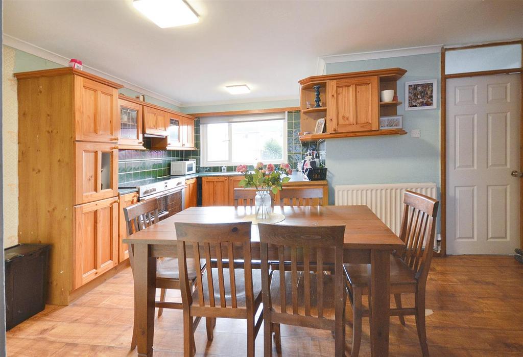 Kitchen/Dining Area