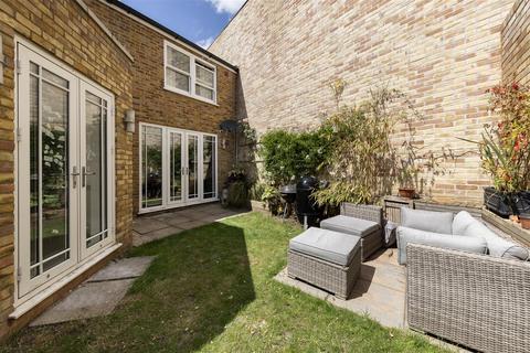 3 bedroom end of terrace house for sale, Commondale, London