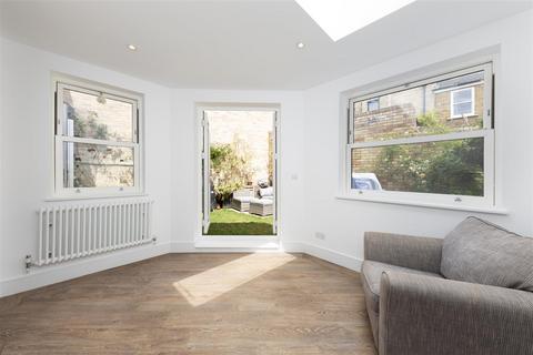 3 bedroom end of terrace house for sale, Commondale, London