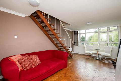 2 bedroom flat for sale, Kersfield Road, London