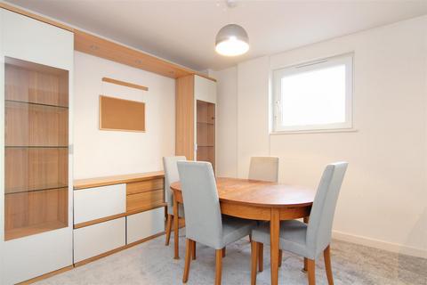 2 bedroom flat for sale, Osiers Road, London