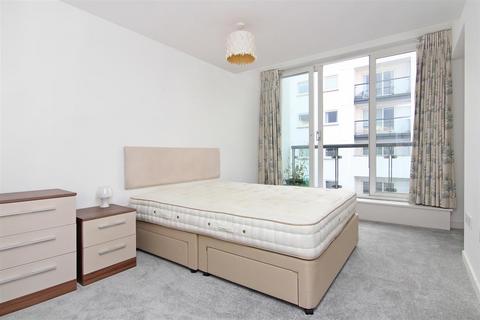 2 bedroom flat for sale, Osiers Road, London