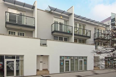 2 bedroom flat for sale, Osiers Road, London