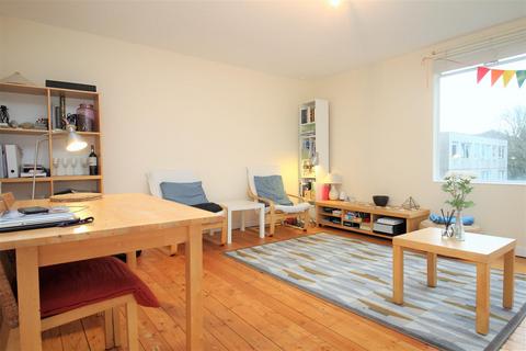 3 bedroom flat for sale, Carlton Drive, London