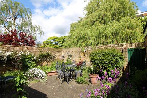 3 bedroom end of terrace house for sale, Rayners Road, London