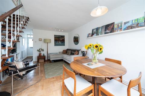 2 bedroom house for sale, Kersfield Road, London