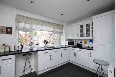 2 bedroom flat for sale, Vandyke Close, Putney