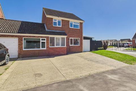 2 Henry Ward Road, Harleston, IP20 9EZ