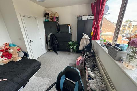 1 bedroom in a house share to rent, Keogh Road, London E15