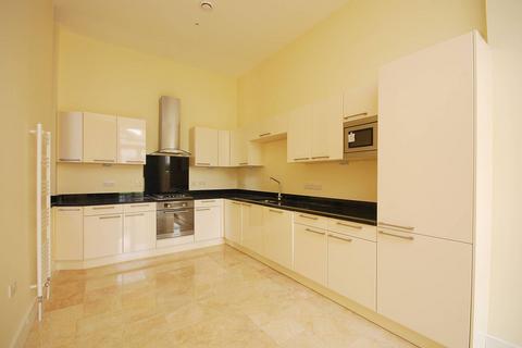 2 bedroom flat to rent, Valley Road, Streatham, London, SW16