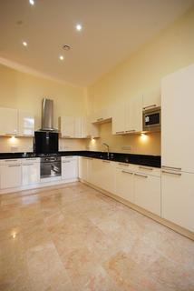 2 bedroom flat to rent, Valley Road, Streatham, London, SW16