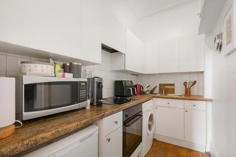 1 bedroom flat to rent, Altenburg Gardens, London