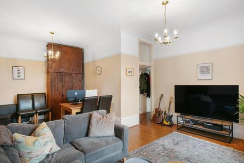 1 bedroom flat to rent, Altenburg Gardens, London