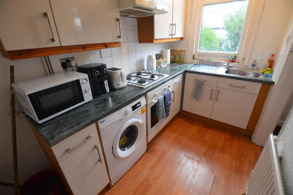 Wetherby Place, Burley, Leeds, LS3... 3 bed terraced house to rent - £ ...