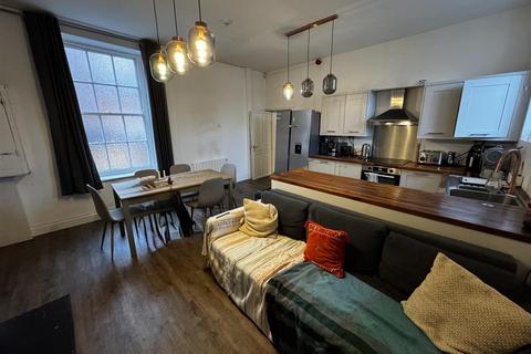 5 bedroom apartment to rent, Saddler Street, Durham