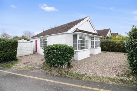 3 bedroom detached bungalow for sale, The Spur, Slough