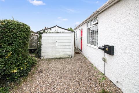 3 bedroom detached bungalow for sale, The Spur, Slough