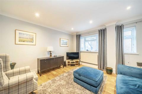 2 bedroom flat for sale, Wyvil Road, London SW8