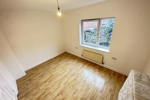 4 bedroom terraced house to rent, Stockport Road, Manchester, M13