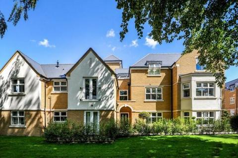 2 bedroom flat for sale, Queenswood Crescent, Egham TW20