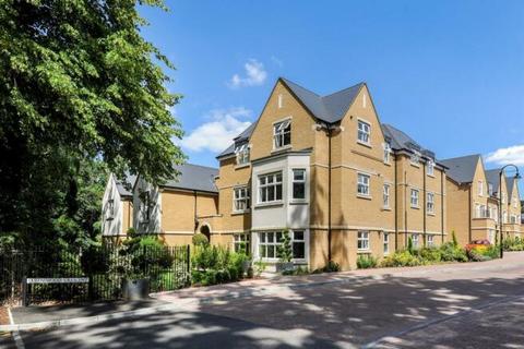 2 bedroom flat for sale, Queenswood Crescent, Egham TW20