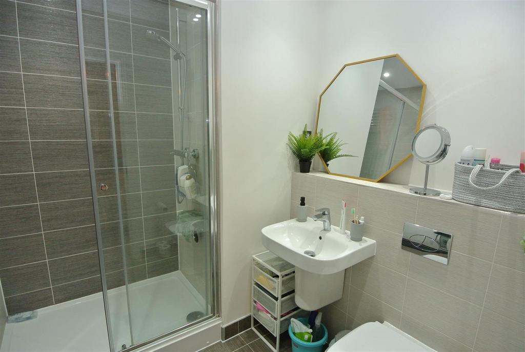 En Suite Shower Room new.JPG