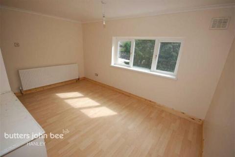 3 bedroom semi-detached house to rent, Maidstone Grove, Stoke-on-trent