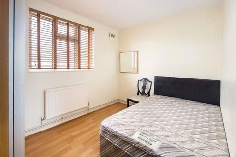 3 bedroom flat for sale, Hector House, Old Bethnal Green Road, London, E2